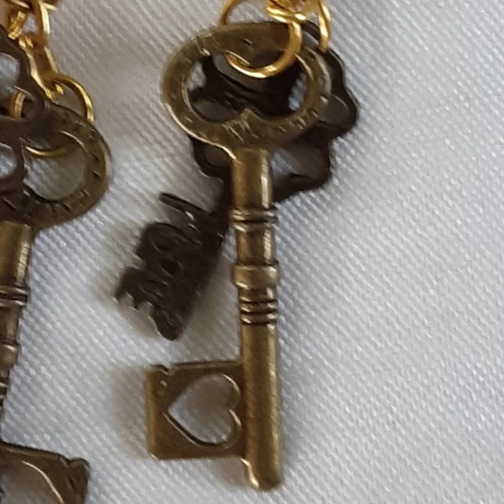 Handcrafted Pierced Sweeper Earrings Gemstone Beads Double Keys LOVE Hearts - Picture 7 of 7